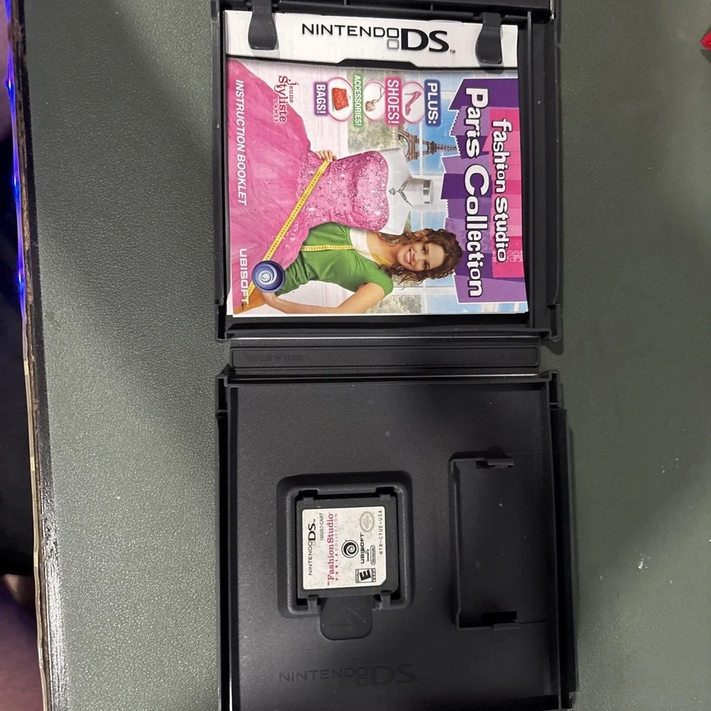 Fashion Studio: Paris Collection (Nintendo DS, 2009) Authentic, Complete, Tested